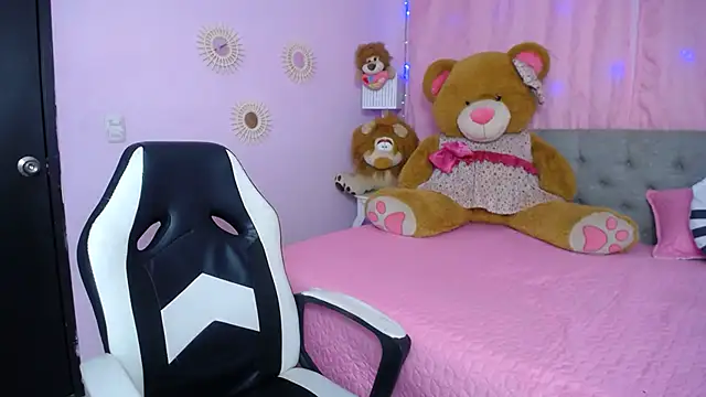 cum bigass online show from October 24, 2025, 12:01 pm