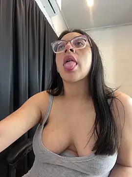 Snapshot of Ninnfa chatting on October 9, 2025, 10:19 pm Ninnfa online show from October 9, 2025, 10:19 pm