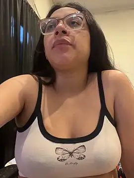 Snapshot of Ninnfa chatting on October 30, 2025, 9:37 pm Ninnfa online show from October 30, 2025, 9:37 pm