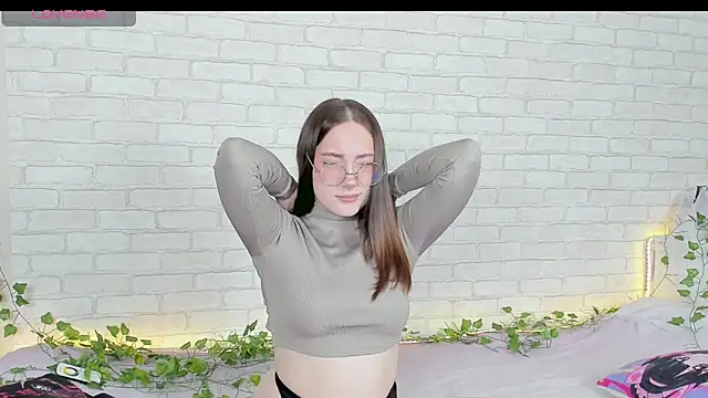 Snapshot of LinaKenny chatting on December 3, 2025, 2:15 pm LinaKenny online show from December 3, 2025, 2:15 pm