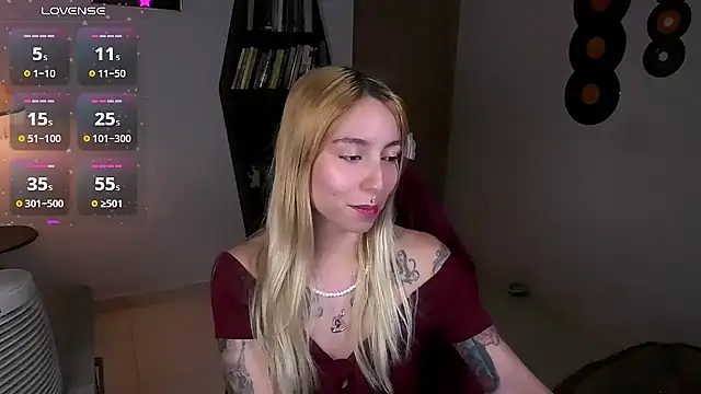 Saucy Jenn online show from October 25, 2025, 2:52 am