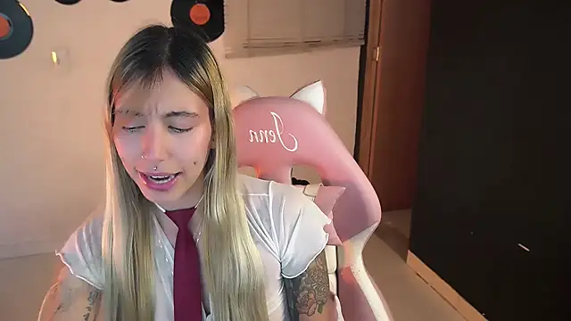 Saucy Jenn online show from May 22, 2026, 4:19 am