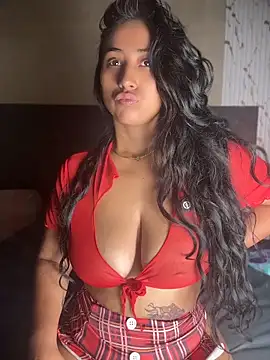 Snapshot of Valentinne_z chatting on April 19, 2026, 7:29 am Valentinne z online show from April 19, 2026, 7:29 am