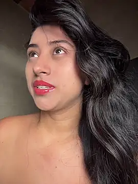 Snapshot of Valentinne_z chatting on May 8, 2026, 10:20 am Valentinne z online show from May 8, 2026, 10:20 am