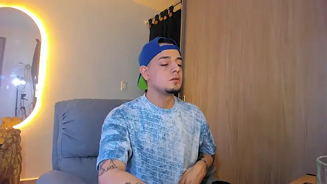 alejandro calderon1 online show from February 3, 2025, 4:57 am