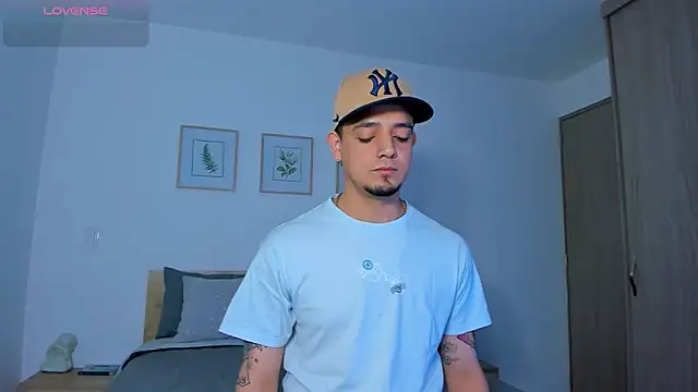 alejandro calderon1 online show from November 26, 2025, 9:32 am