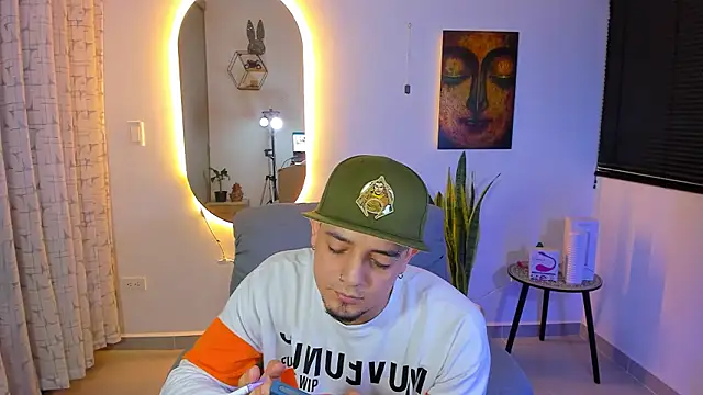 alejandro calderon1 online show from March 15, 2026, 5:24 am