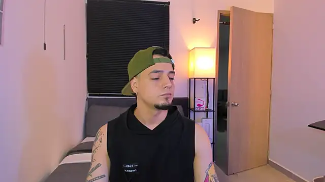 alejandro calderon1 online show from April 11, 2026, 5:23 am