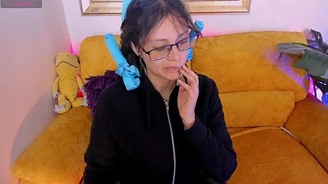 Kyomi chang online show from March 28, 2026, 11:54 am