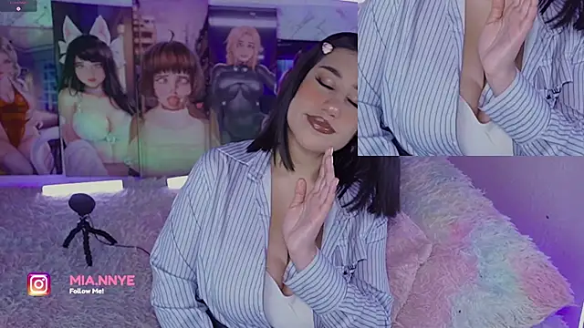 MiaMammie online show from December 16, 2024, 8:52 am