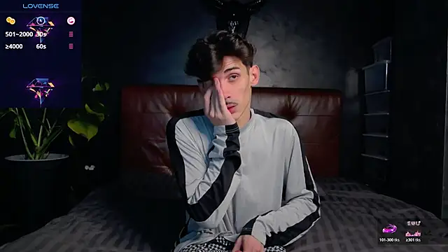 DanielCrush1 online show from November 9, 2025, 10:13 am