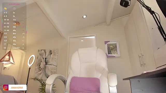 catalinasaiz online show from November 2, 2025, 2:19 pm