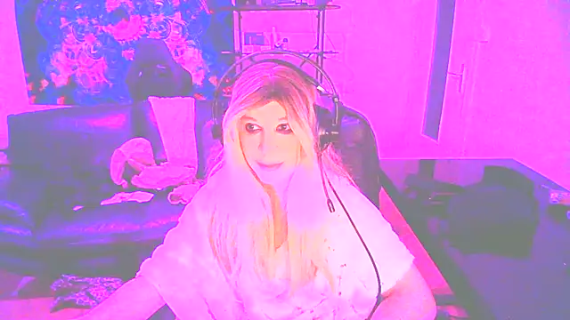 LatruieSow online show from December 27, 2024, 1:43 am