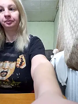 Snapshot of BustyBlond chatting on January 17, 2026, 4:39 am BustyBlond online show from January 17, 2026, 4:39 am