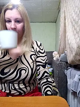 Snapshot of BustyBlond chatting on February 5, 2026, 4:39 am BustyBlond online show from February 5, 2026, 4:39 am