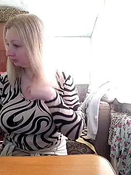 Snapshot of BustyBlond chatting on February 13, 2026, 7:04 am BustyBlond online show from February 13, 2026, 7:04 am