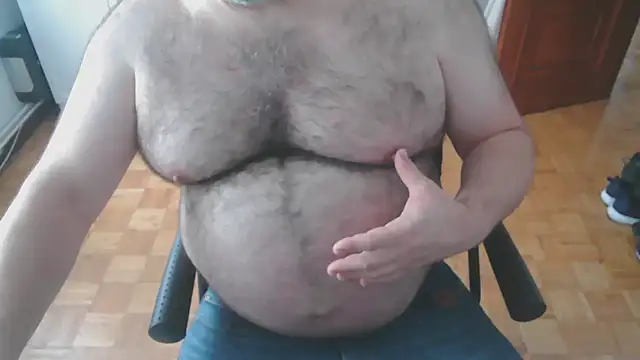 mikeyhotbear online show from October 21, 2025, 12:39 pm