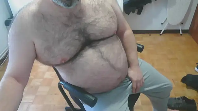 mikeyhotbear online show from November 25, 2025, 9:20 am