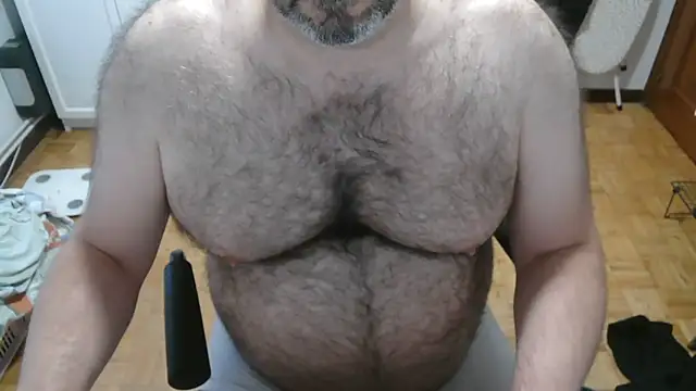 Snapshot of mikeyhotbear chatting on June 16, 2026, 5:21 am mikeyhotbear online show from June 16, 2026, 5:21 am