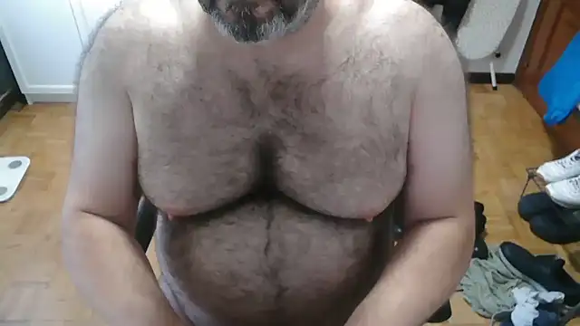Snapshot of mikeyhotbear chatting on July 5, 2026, 5:58 am mikeyhotbear online show from July 5, 2026, 5:58 am