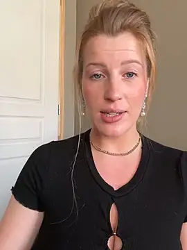 Snapshot of FoxyFrenchy chatting on September 30, 2025, 3:06 pm FoxyFrenchy online show from September 30, 2025, 3:06 pm