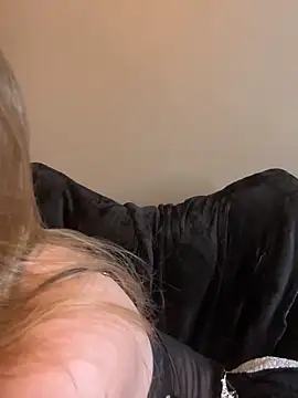 Snapshot of FoxyFrenchy chatting on October 29, 2025, 5:36 pm FoxyFrenchy online show from October 29, 2025, 5:36 pm