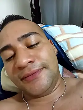 EISONREINA11 online show from October 28, 2025, 11:18 pm