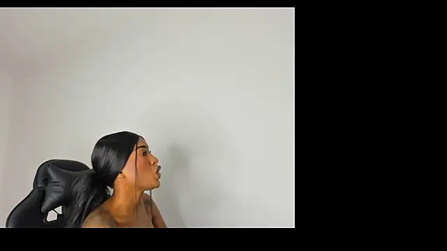 Snapshot of Emattaylor chatting on January 28, 2025, 11:17 am Emattaylor online show from January 28, 2025, 11:17 am