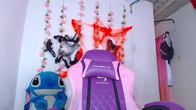 Briannabrachho online show from November 18, 2025, 3:05 pm