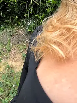 sammyqueenx21 online show from July 15, 2026, 12:21 pm