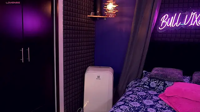 bull vixen2001 online show from December 20, 2025, 10:06 pm