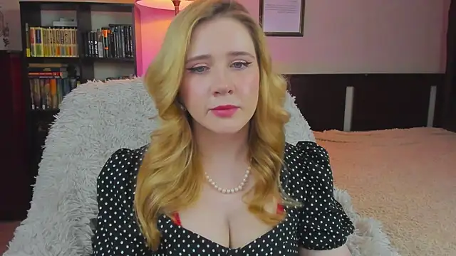 Lav Tender online show from September 28, 2025, 9:42 pm