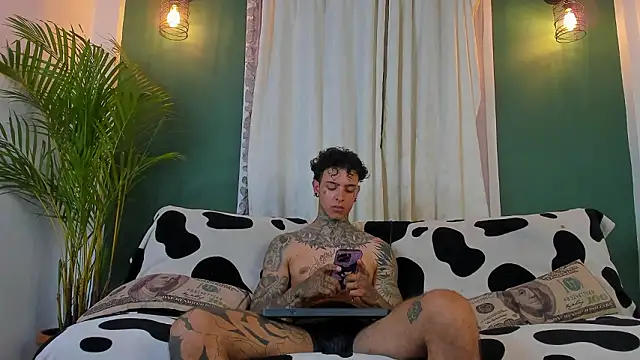 Snapshot of Aron_ford chatting on March 8, 2026, 2:04 am Aron ford online show from March 8, 2026, 2:04 am