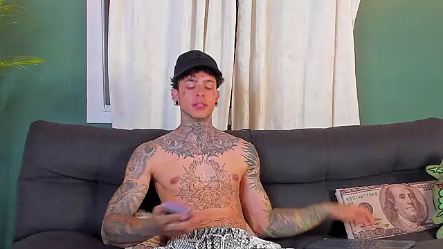 Snapshot of Aron_ford chatting on March 12, 2026, 2:29 am Aron ford online show from March 12, 2026, 2:29 am