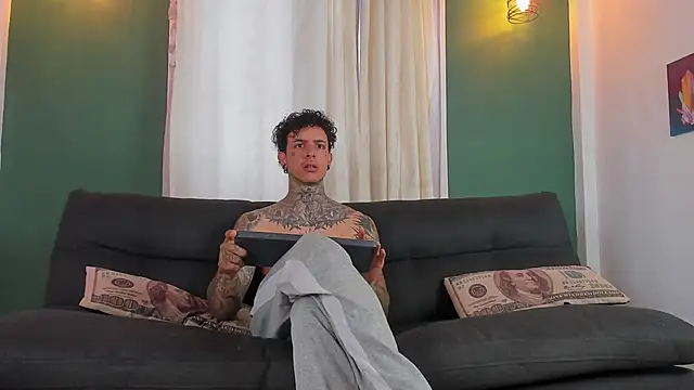 Snapshot of Aron_ford chatting on March 18, 2026, 7:50 pm Aron ford online show from March 18, 2026, 7:50 pm