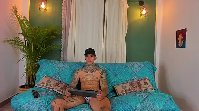 Snapshot of Aron_ford chatting on March 26, 2026, 12:39 am Aron ford online show from March 26, 2026, 12:39 am