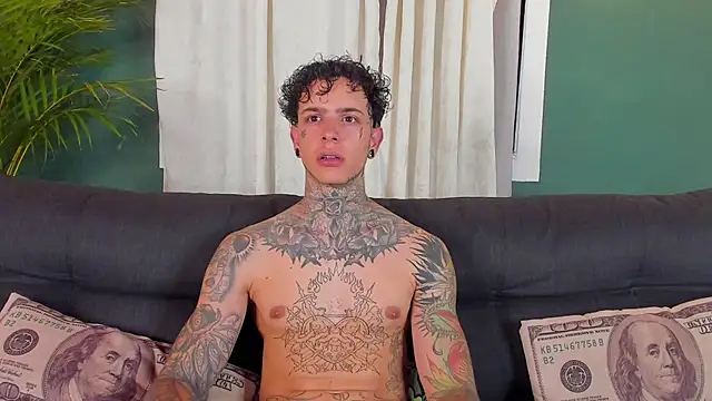 Snapshot of Aron_ford chatting on April 5, 2026, 3:04 am Aron ford online show from April 5, 2026, 3:04 am