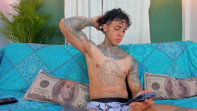 Snapshot of Aron_ford chatting on April 16, 2026, 12:55 am Aron ford online show from April 16, 2026, 12:55 am