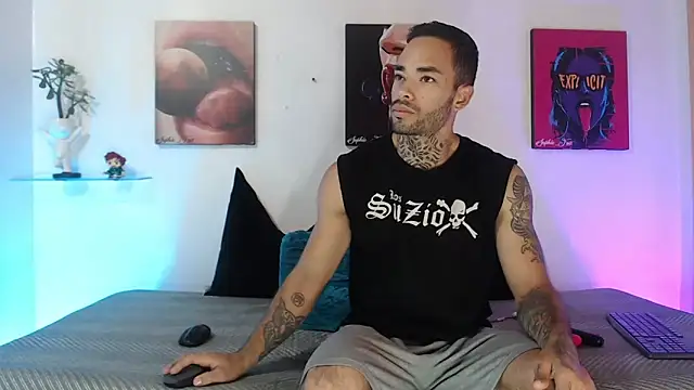 SophieFoxx17 online show from December 2, 2025, 11:59 am