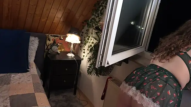 TessaWinter online show from December 22, 2025, 4:37 pm