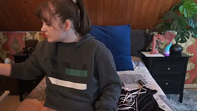 TessaWinter online show from April 4, 2026, 3:31 pm