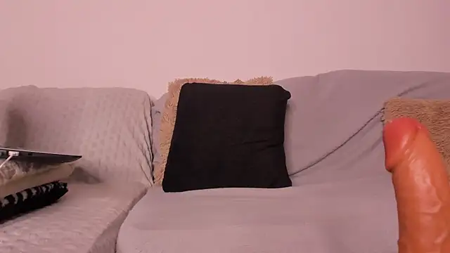 Snapshot of LexxiLow chatting on December 10, 2024, 5:00 pm LexxiLow online show from December 10, 2024, 5:00 pm