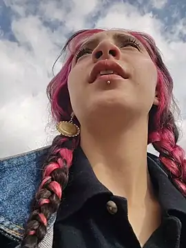  Laary online show from December 19, 2025, 8:16 pm