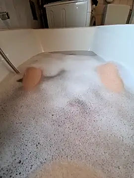 toeloverlive online show from October 22, 2025, 8:47 am