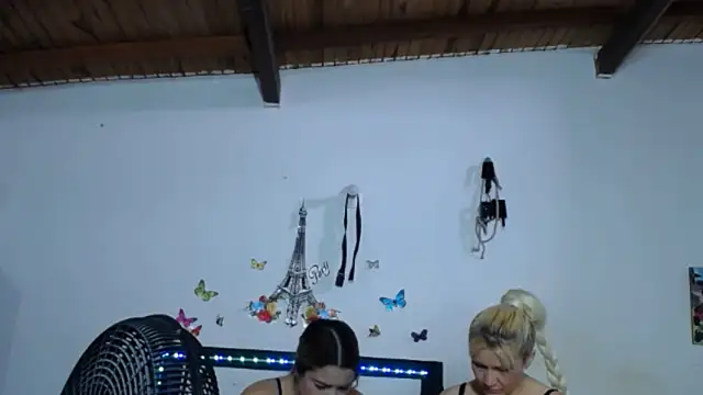 Snapshot of Nicolle_Milf chatting on November 21, 2025, 7:01 pm Nicolle Milf online show from November 21, 2025, 7:01 pm