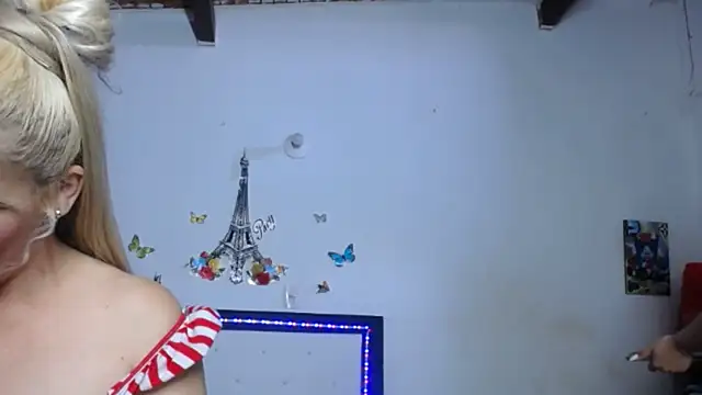 Snapshot of Nicolle_Milf chatting on December 17, 2025, 6:36 pm Nicolle Milf online show from December 17, 2025, 6:36 pm