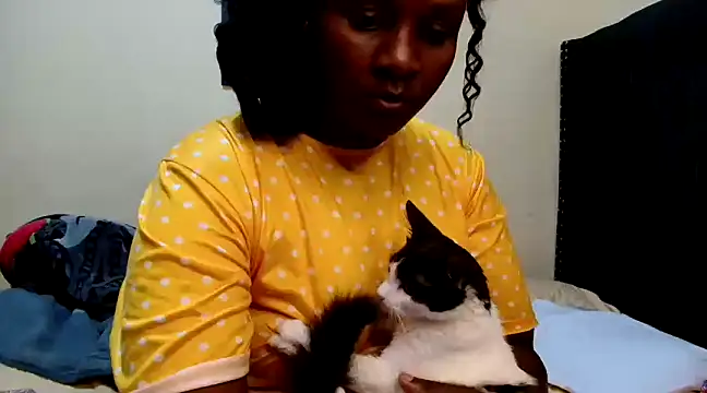 Snapshot of Toomuchbooty33 chatting on February 2, 2025, 5:48 pm Toomuchbooty33 online show from February 2, 2025, 5:48 pm