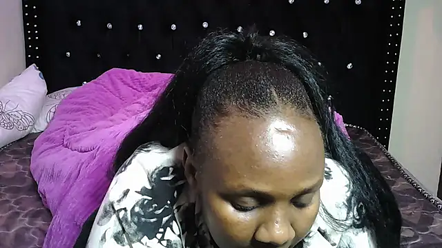 Snapshot of Toomuchbooty33 chatting on October 30, 2025, 9:48 pm Toomuchbooty33 online show from October 30, 2025, 9:48 pm