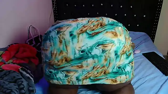 Snapshot of Toomuchbooty33 chatting on December 16, 2025, 6:51 am Toomuchbooty33 online show from December 16, 2025, 6:51 am