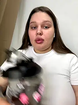 Snapshot of perfect_sweety_girl chatting on September 26, 2025, 6:45 pm perfect sweety girl online show from September 26, 2025, 6:45 pm